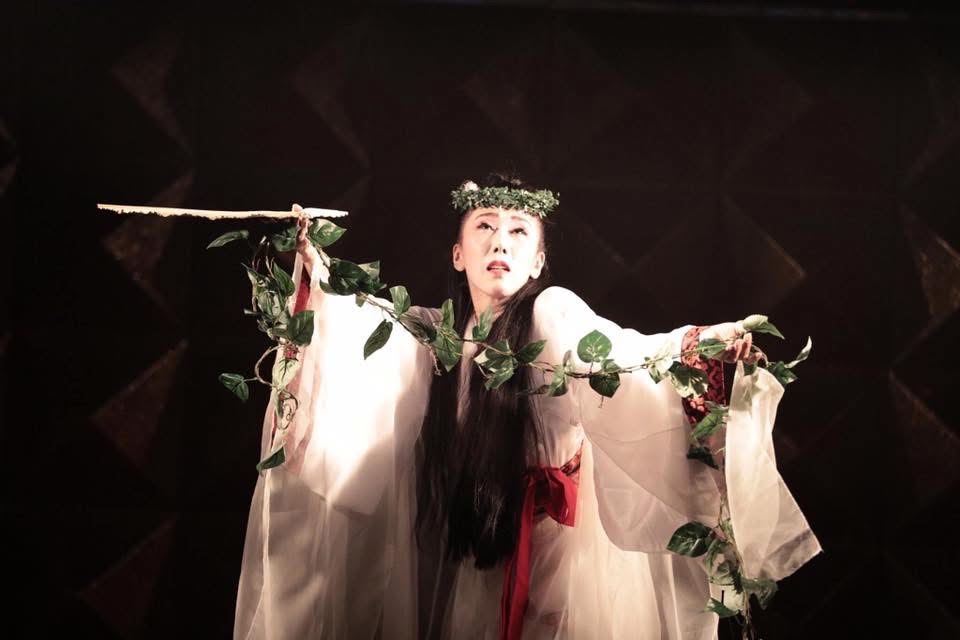 『アマミキヨ伝説』を舞う飯干未奈