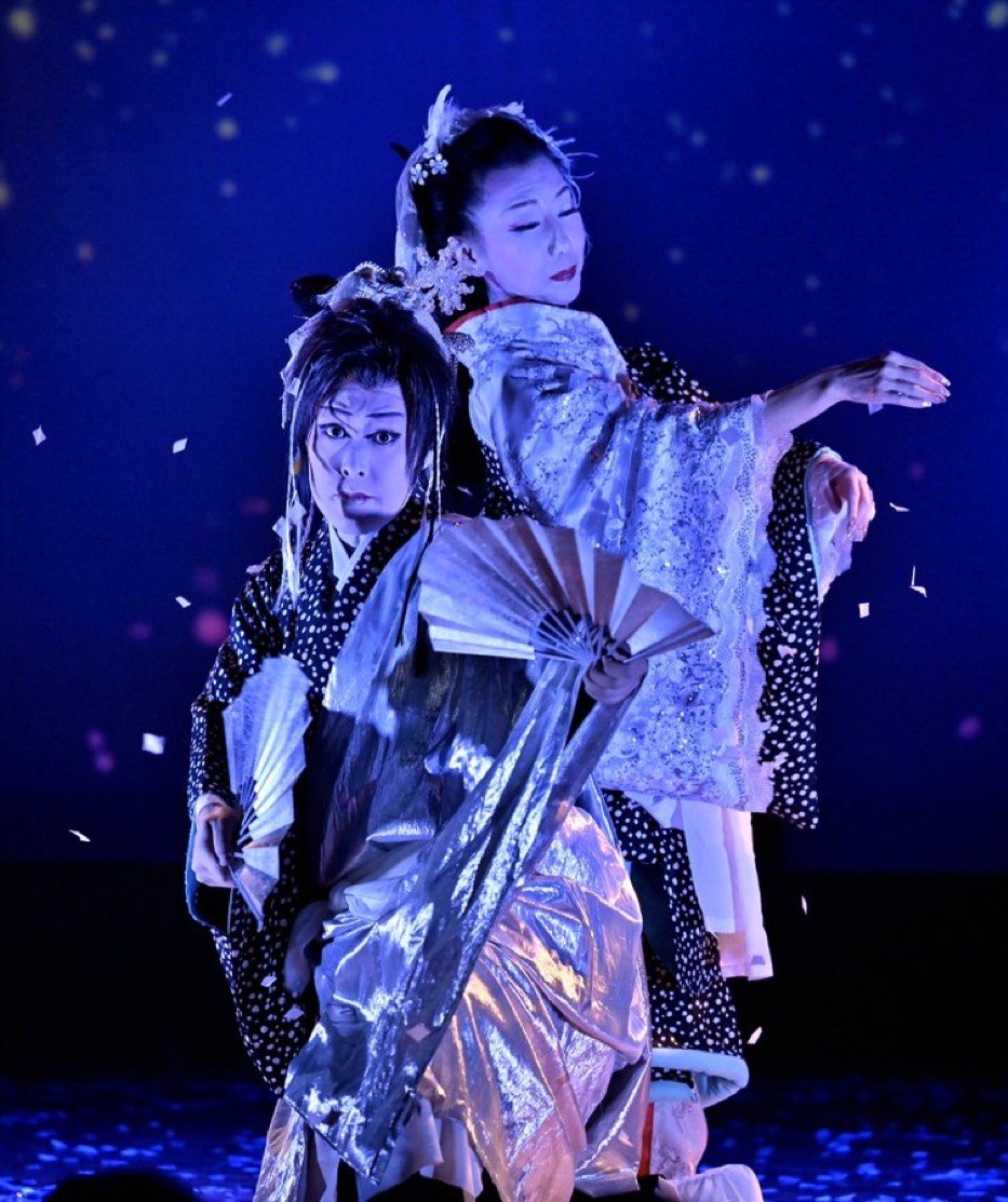 『舞雪』を舞う飯干未奈と望大地