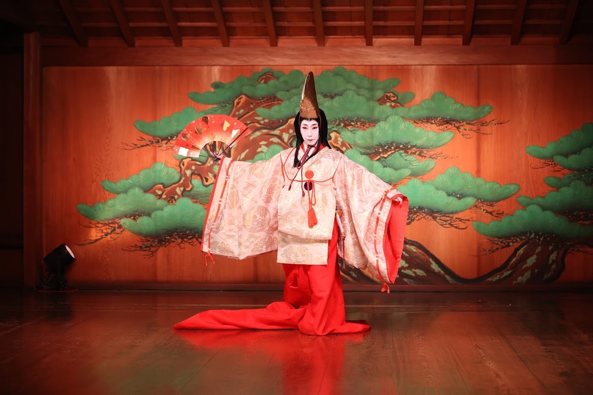 扇を手にした『静御前』