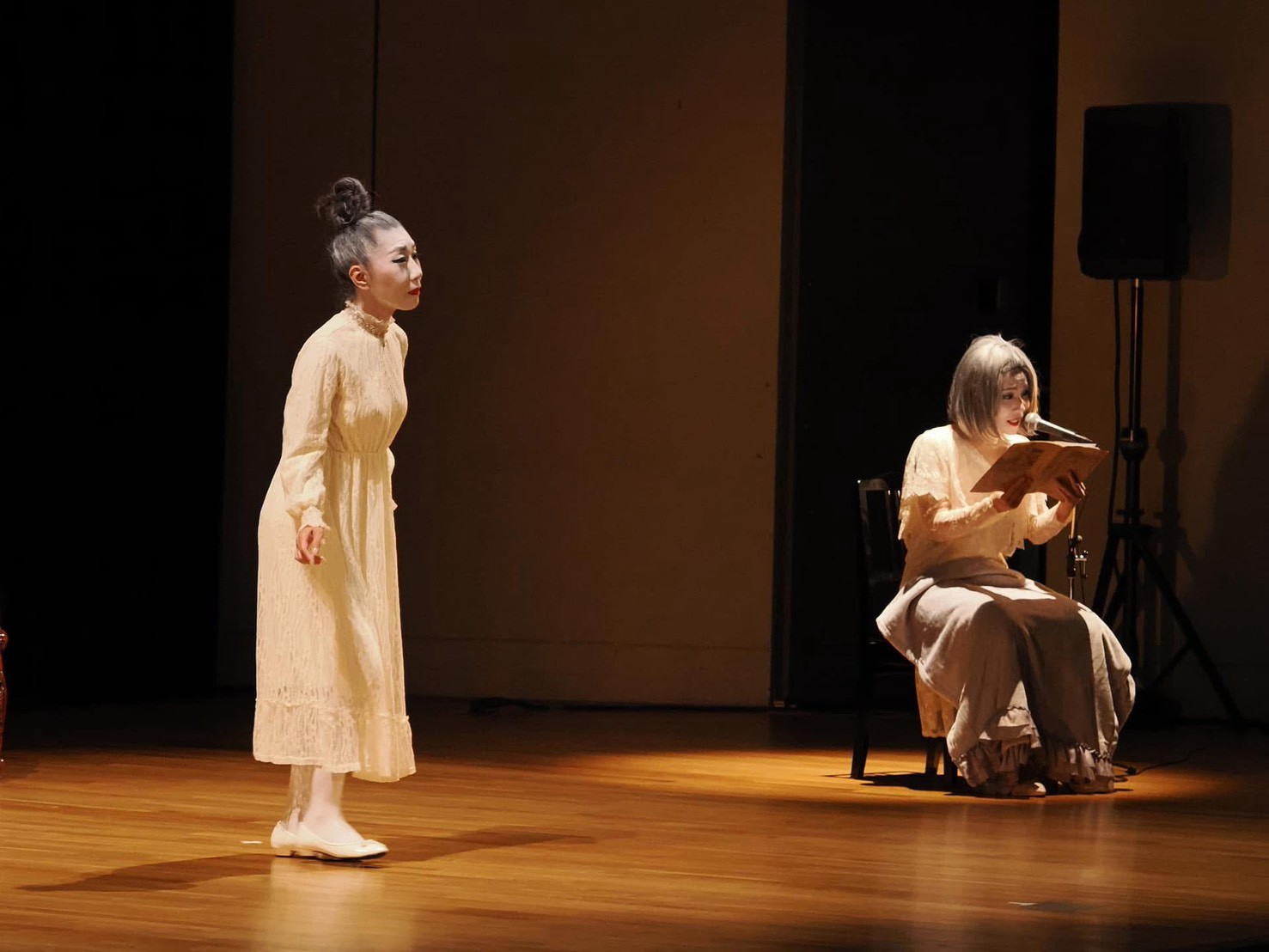朗読者とともに舞う朗読舞劇『白い娼婦【ハマのメリー】』横浜公演